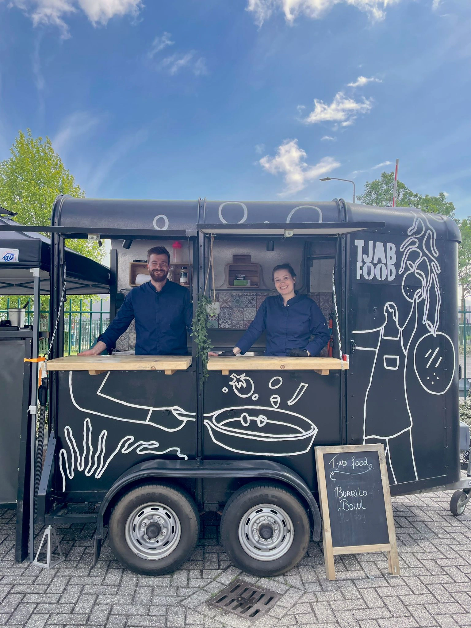 Twan en Jody van Schaft Le pot achter de foodtruck